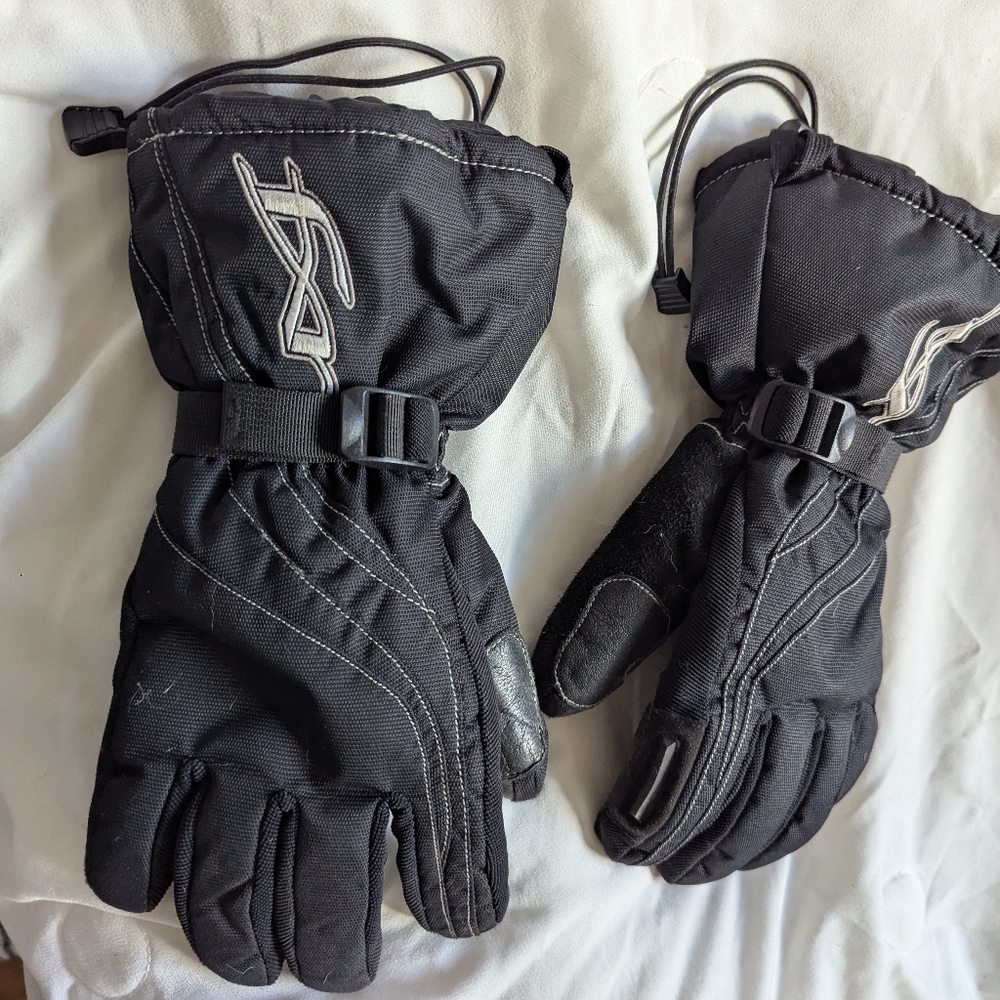 FXR women's gloves